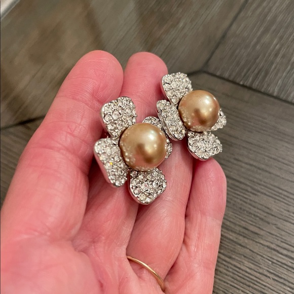 Vintage KJL Kenneth J Lane Rhinestone Pearl Flower Clip Earrings Dogwood Flower - Picture 11 of 17